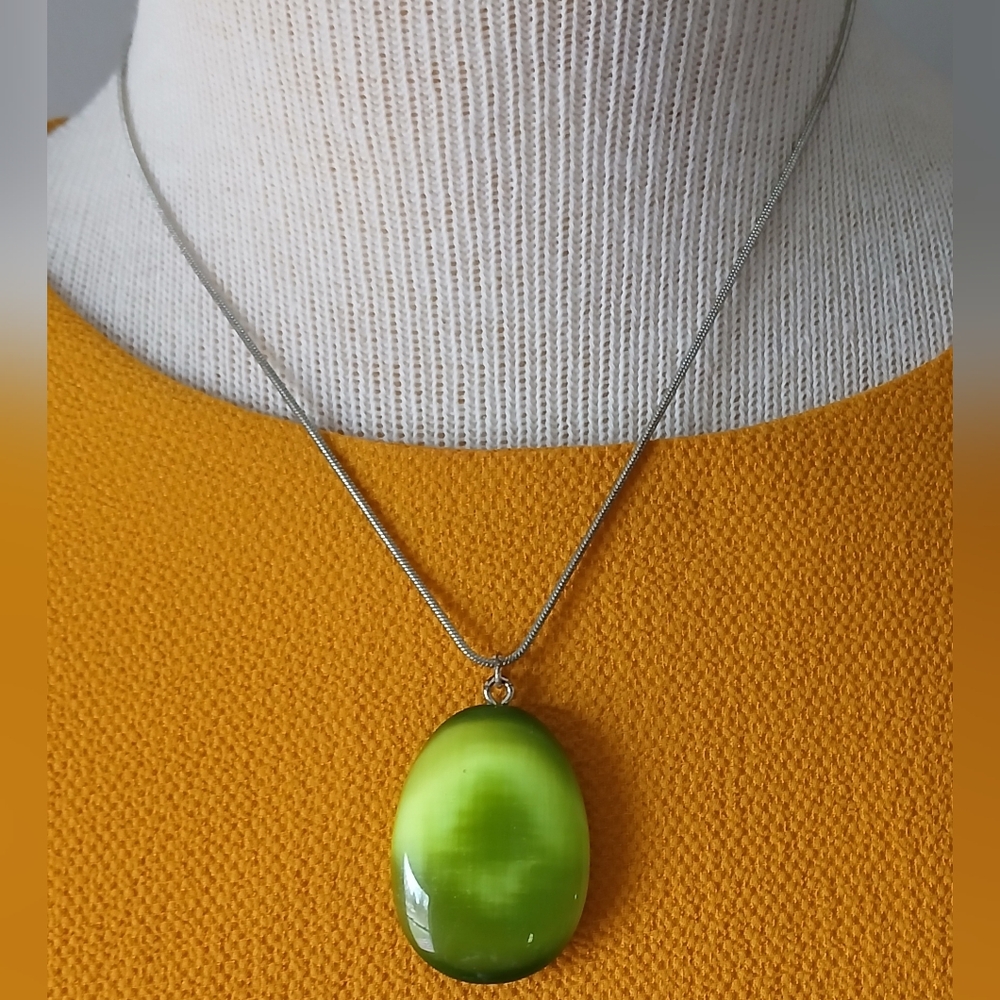 Green Glass Oval Pendant Necklace. Adjustable.